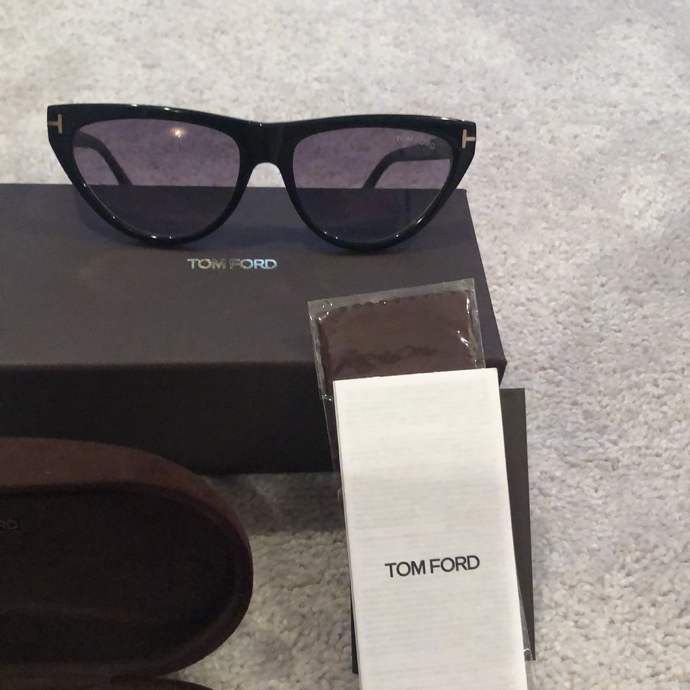 Tom ford black cat eye sunglasses!